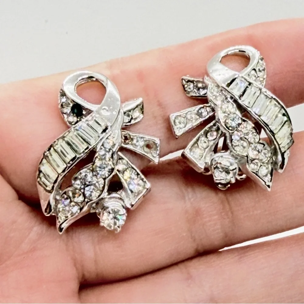 WEISS Pat. 2583 Silver Tone Art Deco‎ Clear Rhinestones Clip on Earrings Vintage